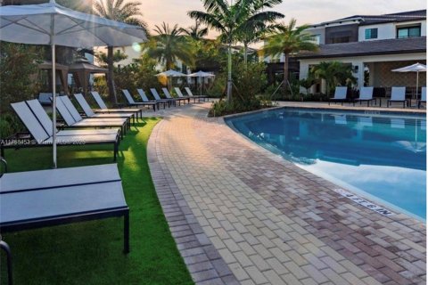 Купить таунхаус в Хайалиа, Флорида 3 спальни, 153.29м2, № 1980292 - фото 14