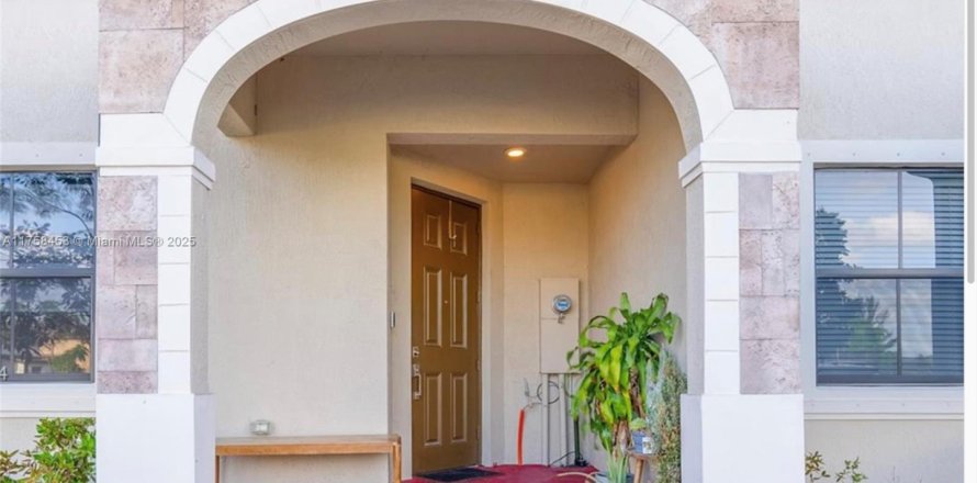 Таунхаус в Хайалиа, Флорида 3 спальни, 153.29м2 № 1980292