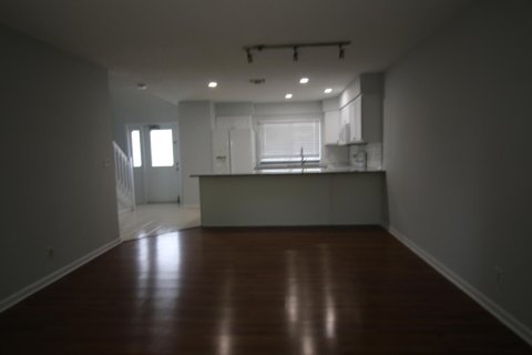 Touwnhouse à louer à Lantana, Floride: 2 chambres, 109.25 m2 № 2268004 - photo 3