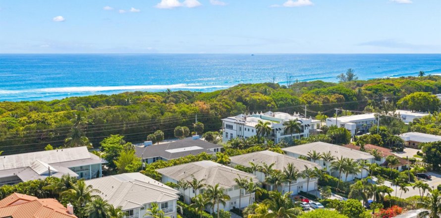 Townhouse in Boca Raton, Florida 3 bedrooms, 265.7 sq.m. № 2146301