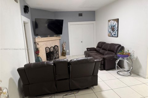Villa ou maison à vendre à Miami, Floride: 2 chambres, 158.12 m2 № 1941539 - photo 9