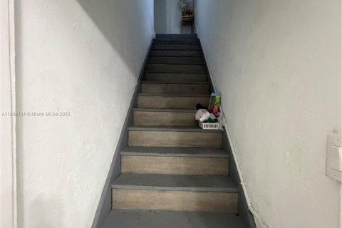 Villa ou maison à vendre à Miami, Floride: 2 chambres, 158.12 m2 № 1941539 - photo 15