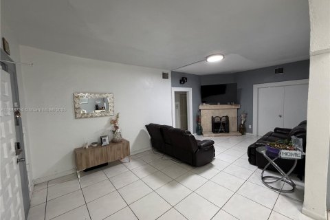 Villa ou maison à vendre à Miami, Floride: 2 chambres, 158.12 m2 № 1941539 - photo 8