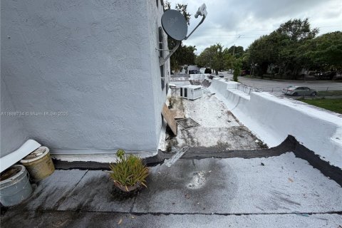 Villa ou maison à vendre à Miami, Floride: 2 chambres, 158.12 m2 № 1941539 - photo 18