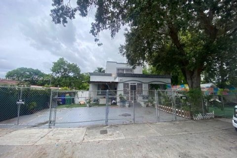 Villa ou maison à vendre à Miami, Floride: 2 chambres, 158.12 m2 № 1941539 - photo 7