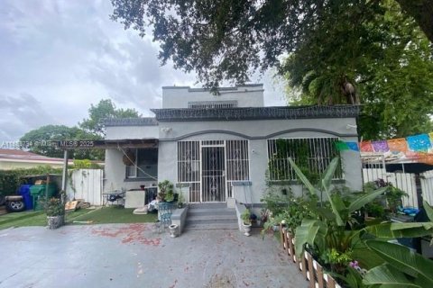 Villa ou maison à vendre à Miami, Floride: 2 chambres, 158.12 m2 № 1941539 - photo 1