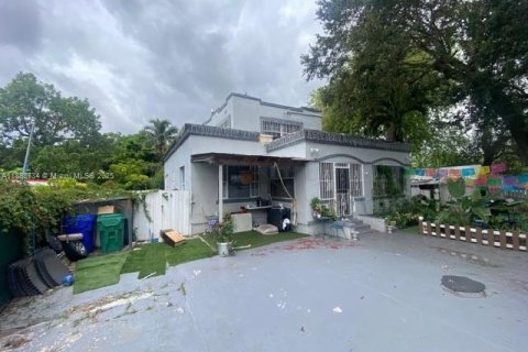 Villa ou maison à vendre à Miami, Floride: 2 chambres, 158.12 m2 № 1941539 - photo 2