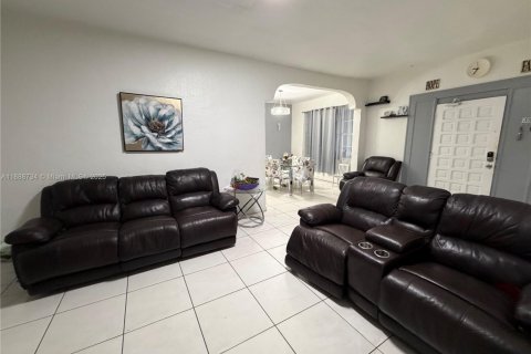 Villa ou maison à vendre à Miami, Floride: 2 chambres, 158.12 m2 № 1941539 - photo 13