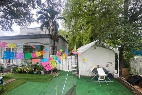 Villa ou maison à vendre à Miami, Floride: 2 chambres, 158.12 m2 № 1941539 - photo 4