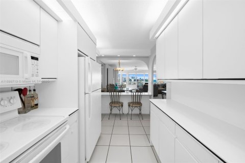 Снять в аренду кондоминиум в Холливуд, Флорида 2 спальни, 126.35м2, № 1950579 - фото 14