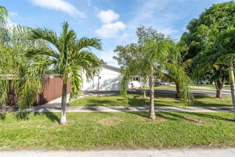 Casa en alquiler en Margate, Florida, 3 dormitorios, 110.83 m2 № 1992025 - foto 3