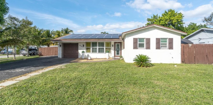 Casa en Margate, Florida 3 dormitorios, 110.83 m2 № 1992025