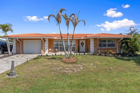House in Port St. Lucie, Florida 3 bedrooms, 174.75 sq.m. № 2327673