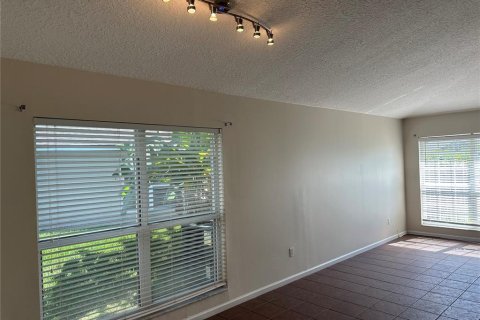 Villa ou maison à louer à Kissimmee, Floride: 4 chambres, 177.72 m2 № 2420144 - photo 7