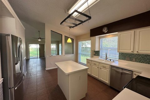 Villa ou maison à louer à Kissimmee, Floride: 4 chambres, 177.72 m2 № 2420144 - photo 12