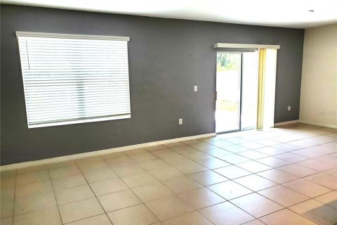 Villa ou maison à louer à Wesley Chapel, Floride: 4 chambres, 186.45 m2 № 2107292 - photo 3