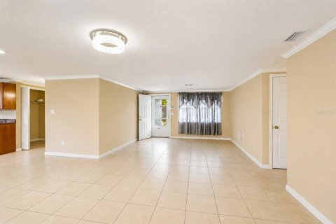 Villa ou maison à vendre à Holiday, Floride: 2 chambres, 101.08 m2 № 2147926 - photo 3