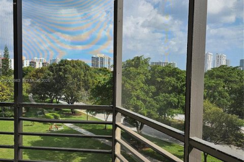 Copropriété à louer à Aventura, Floride: 2 chambres, 100.61 m2 № 2066453 - photo 21