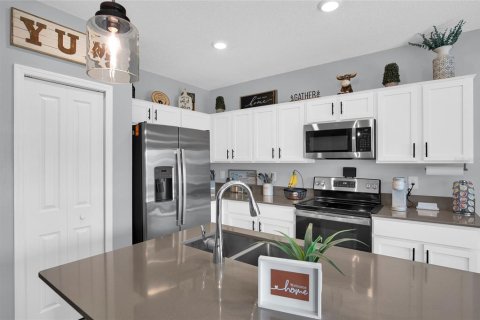 House in Osteen, Florida 3 bedrooms, 123.56 sq.m. № 2238561 - photo 17