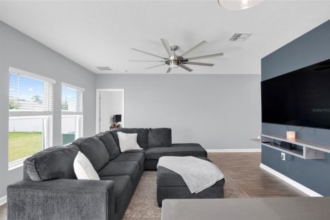 House in Osteen, Florida 3 bedrooms, 123.56 sq.m. № 2238561 - photo 11