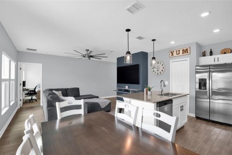 House in Osteen, Florida 3 bedrooms, 123.56 sq.m. № 2238561 - photo 13