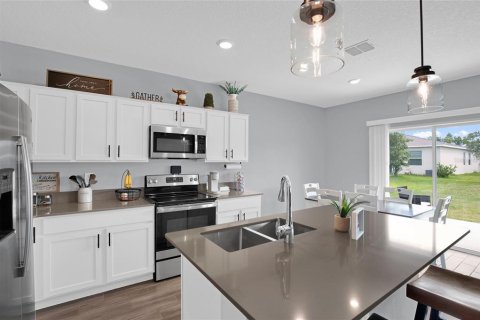 House in Osteen, Florida 3 bedrooms, 123.56 sq.m. № 2238561 - photo 16