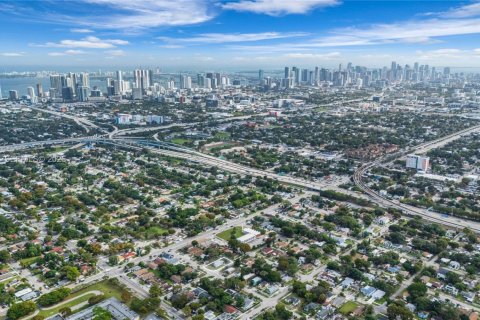 Villa ou maison à vendre à Miami, Floride: 3 chambres, 93.37 m2 № 2059818 - photo 19