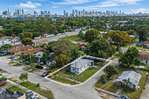 Villa ou maison à Miami, Floride 3 chambres, 93.37 m2 № 2059818