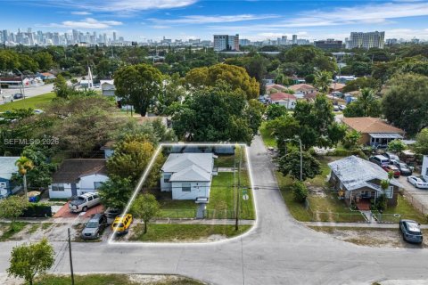 Villa ou maison à vendre à Miami, Floride: 3 chambres, 93.37 m2 № 2059818 - photo 17