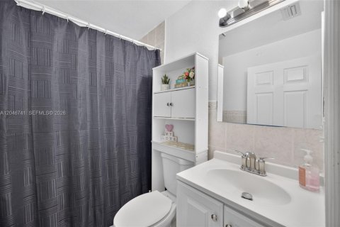 House in Florida City, Florida 4 bedrooms, 103.68 sq.m. № 2244330 - photo 24