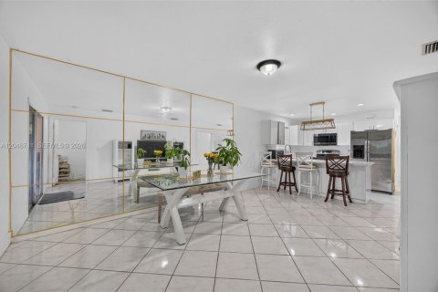 House in Florida City, Florida 4 bedrooms, 103.68 sq.m. № 2244330 - photo 4