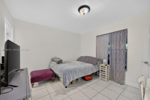 House in Florida City, Florida 4 bedrooms, 103.68 sq.m. № 2244330 - photo 27
