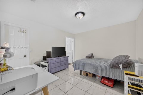House in Florida City, Florida 4 bedrooms, 103.68 sq.m. № 2244330 - photo 26