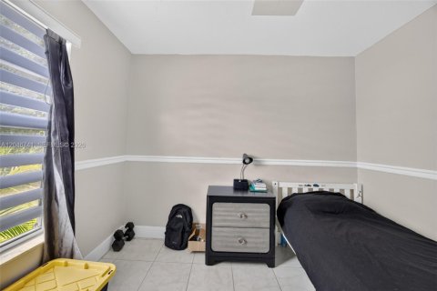 House in Florida City, Florida 4 bedrooms, 103.68 sq.m. № 2244330 - photo 22
