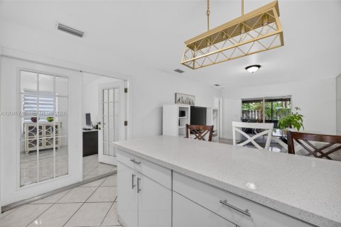 House in Florida City, Florida 4 bedrooms, 103.68 sq.m. № 2244330 - photo 11