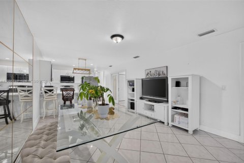 House in Florida City, Florida 4 bedrooms, 103.68 sq.m. № 2244330 - photo 6
