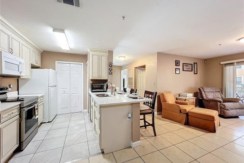 Condo in Orlando, Florida, 3 bedrooms № 2213229 - photo 10