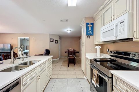 Condo in Orlando, Florida, 3 bedrooms № 2213229 - photo 14