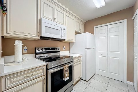 Condo in Orlando, Florida, 3 bedrooms № 2213229 - photo 12