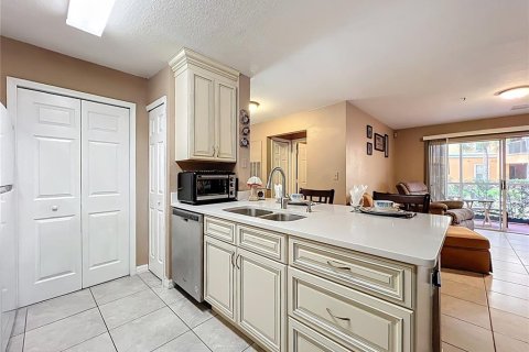 Condo in Orlando, Florida, 3 bedrooms № 2213229 - photo 16