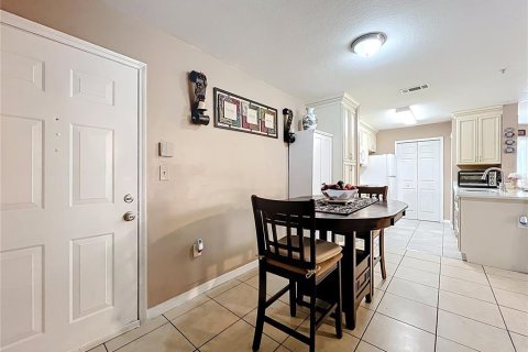 Condo in Orlando, Florida, 3 bedrooms № 2213229 - photo 8