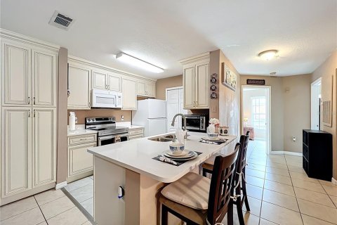 Condo in Orlando, Florida, 3 bedrooms № 2213229 - photo 18