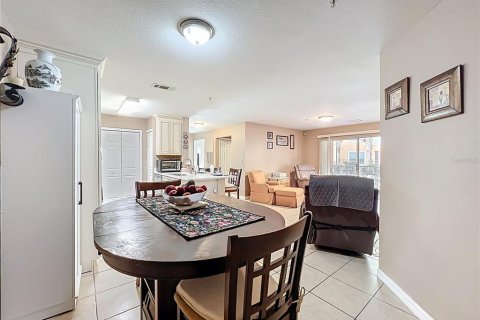 Condo in Orlando, Florida, 3 bedrooms № 2213229 - photo 7