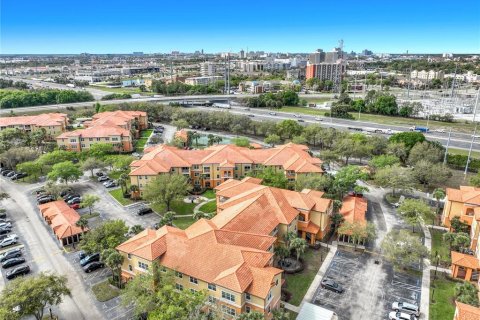 Condo in Orlando, Florida, 3 bedrooms № 2213229 - photo 3