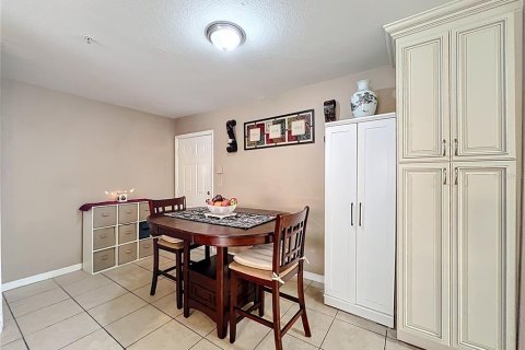 Condo in Orlando, Florida, 3 bedrooms № 2213229 - photo 9