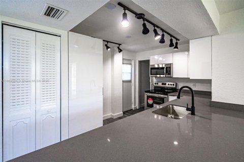 Condo in Boca Raton, Florida, 3 bedrooms  № 1730552 - photo 1