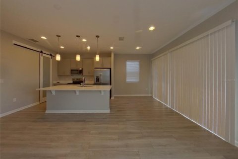 Casa en alquiler en Groveland, Florida, 4 dormitorios, 180.97 m2 № 1911532 - foto 4