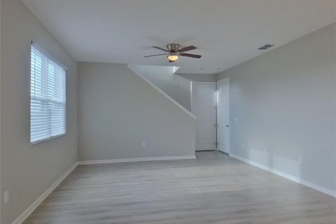 Casa en alquiler en Groveland, Florida, 4 dormitorios, 180.97 m2 № 1911532 - foto 2