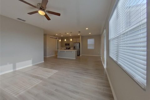 Casa en alquiler en Groveland, Florida, 4 dormitorios, 180.97 m2 № 1911532 - foto 3