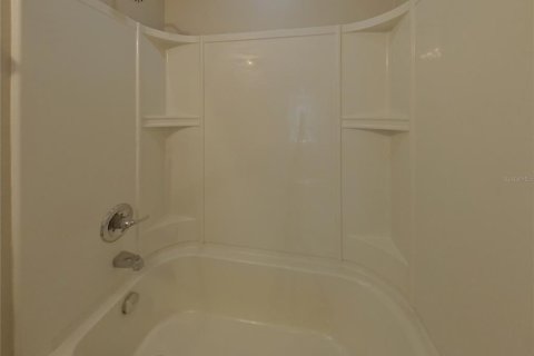 Casa en alquiler en Groveland, Florida, 4 dormitorios, 180.97 m2 № 1911532 - foto 12